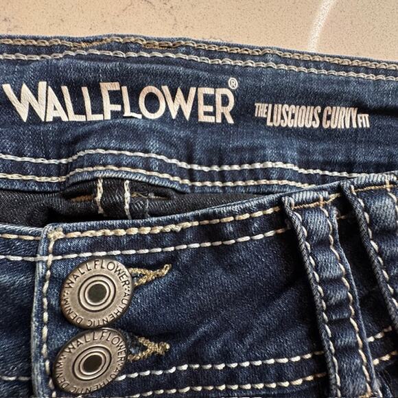 Mid Rise Y2K Heritage Curvy Fit Embroidered Bootcut Jeans Sz 11 - Picture 11 of 14